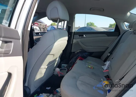 2017 Hyundai Sonata Hybrid Se z USA, uszkodzony, nr VIN KMHE24L13HA054163